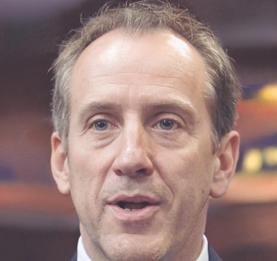 Portrait de Marc Dubois, spécialiste en épargne